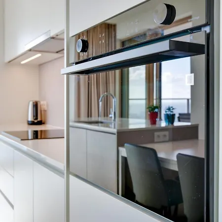 Appartamento La Brisa - Luxe, Balcony And Stunning Views - Free Parking *