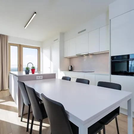 Appartement La Brisa - Luxe, Balcony And Stunning Views - Free Parking *