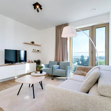 La Brisa - Luxe, Balcony And Stunning Views - Free Parking